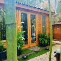 Un abri de jardin isolé en guise de spa en bambou hors du commun à Anduze dans le Gard
