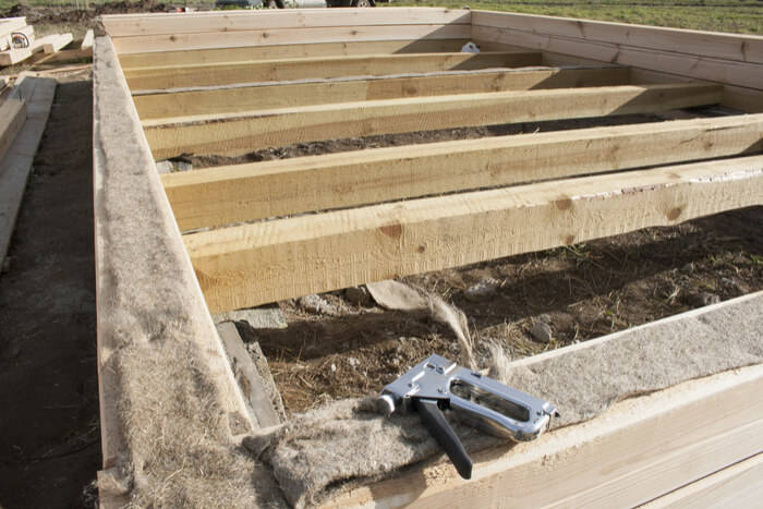 Stabilisation et redressage de dalle de béton de cabanon ou garage