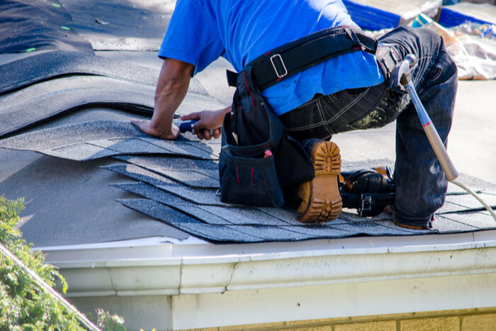 Comment réparer la toiture de votre abri de jardin