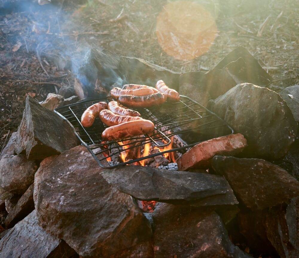L'abri-pour-barbecue-est-disponible-dans-une-grande-variété-de-matériaux07192