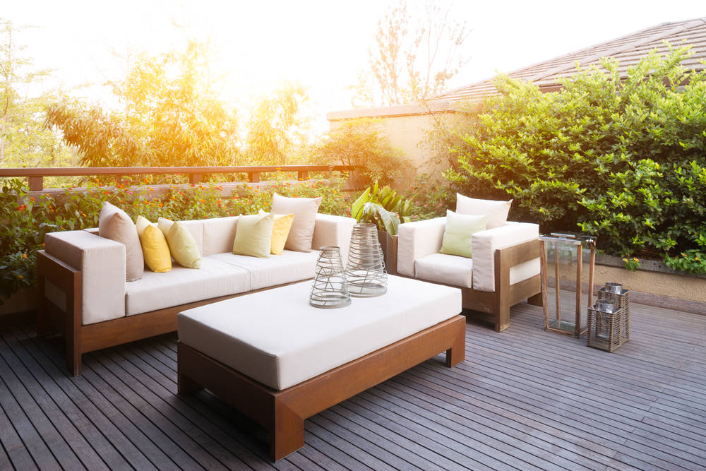 Terrasse-dans-un-chalet-en-bois