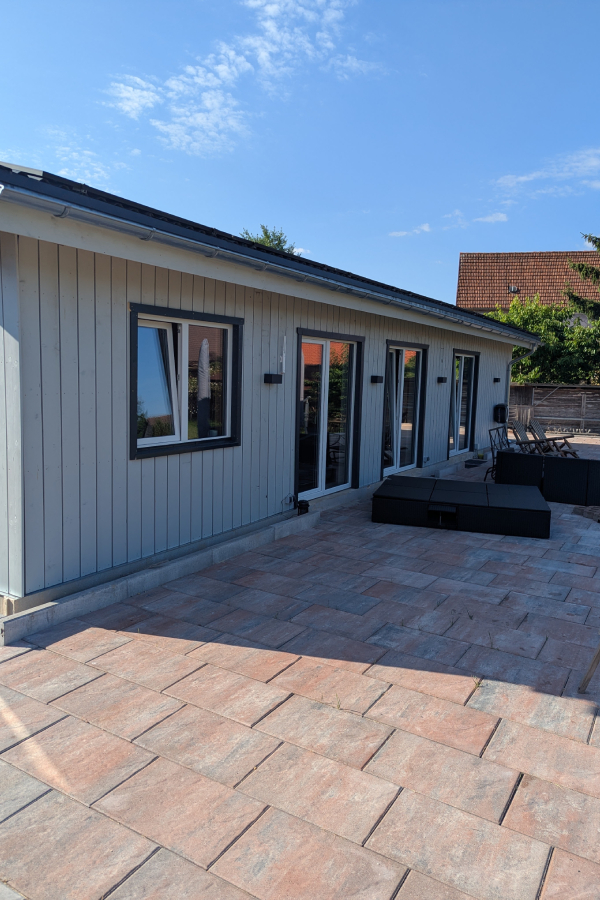 cabane-en-rondins-sur-mesure-JULIA-devant