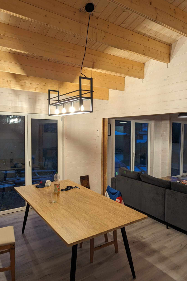 Cabane-en-rondins-sur-mesure-JULIA-salle-à-manger