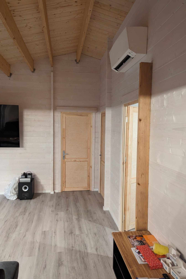 cabane-en-rondins-sur-mesure-JULIA-hall