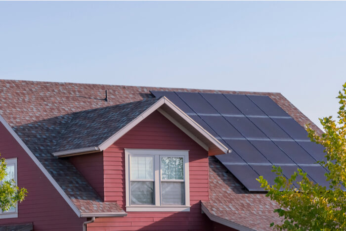 Abri de jardin avec toiture photovoltaïque