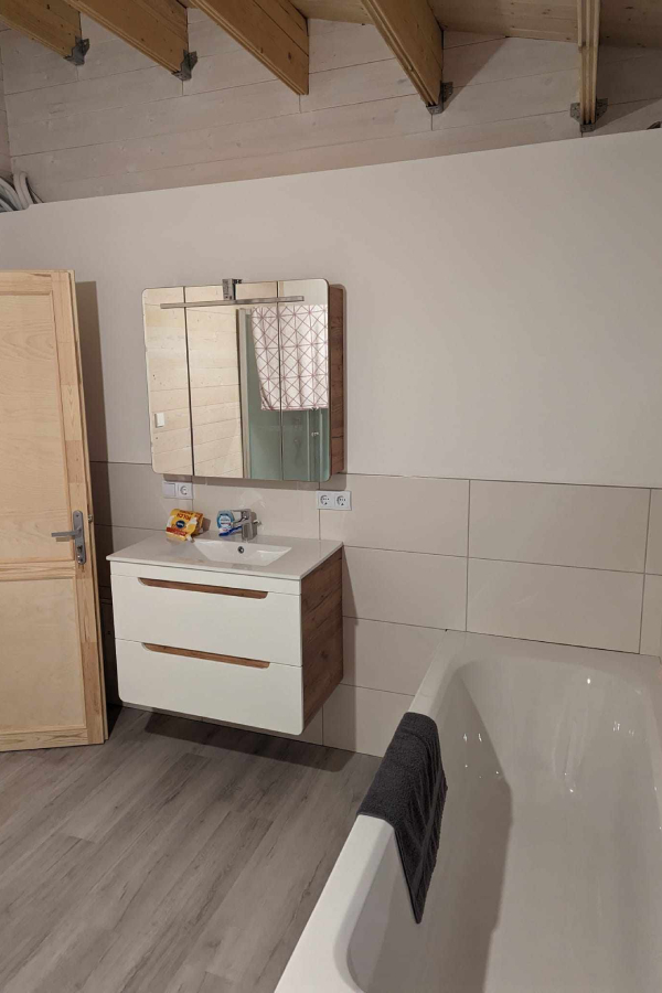 salle-de-bain-JULIA-cabane-en-rondins-sur-mesure