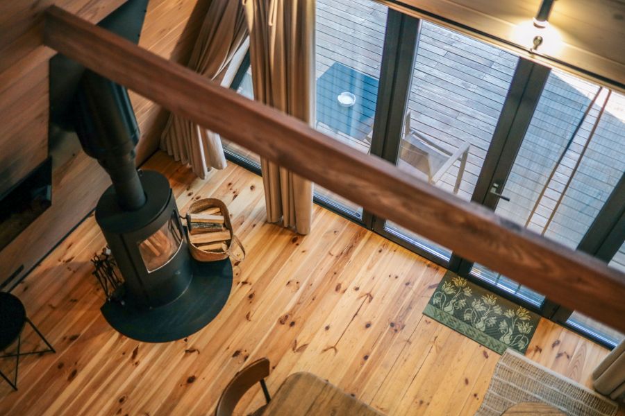 abris-de-jardin-en-bois-classiques-pour-un-confort-durable