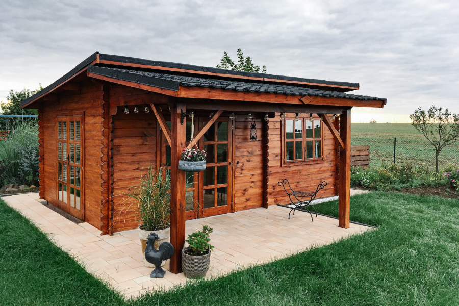 Cabane-de-jardin-en-bois-investissement-durable-et-valeur-ajoutée-pour-votre-maison