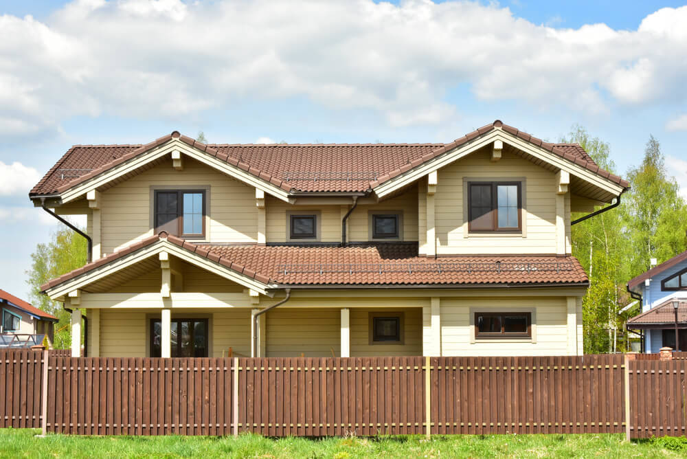 Une-maison-en-bois-composite-offre-une-robustesse-réelle-comparativement-aux-autres-types-de-construction06122