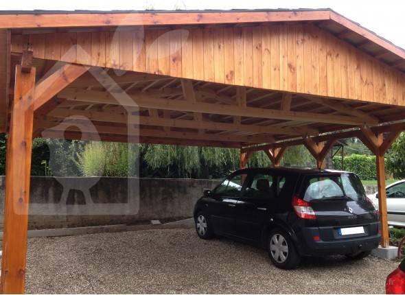 Carport en bois peint